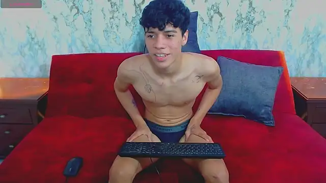 Snapshot of SinfulkingX chatting on 03-23-25, 03:32 SinfulkingX online show from 03-23-25, 03:32