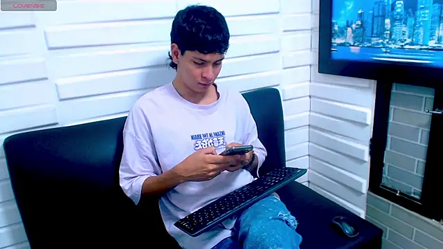 Jhojan twink online show from 11-15-25, 05:09