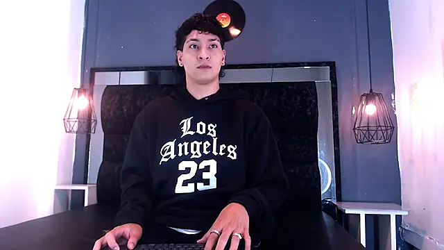 Jhojan twink online show from 01-17-26, 04:28