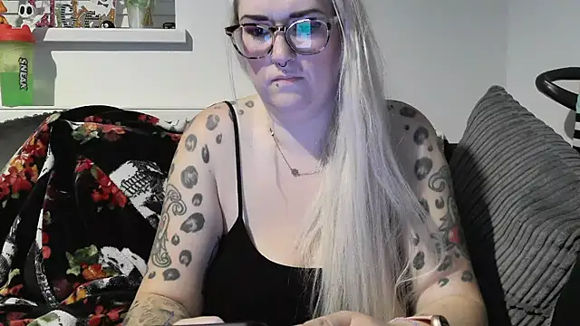 Sizzling Indie36 online show from 10-31-25, 01:06