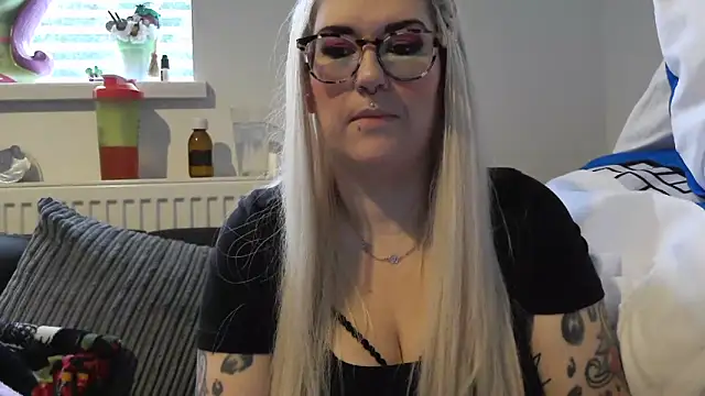 Sizzling Indie36 online show from 11-05-25, 01:44