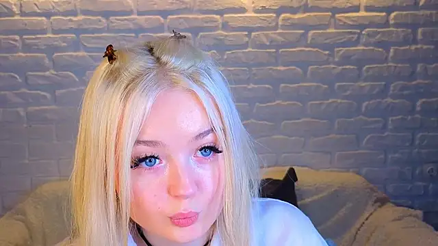 Snapshot of minigirl chatting on 03-19-25, 10:11 minigirl online show from 03-19-25, 10:11