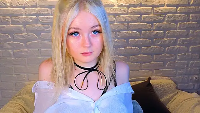 Snapshot of minigirl chatting on 03-21-25, 10:17 minigirl online show from 03-21-25, 10:17