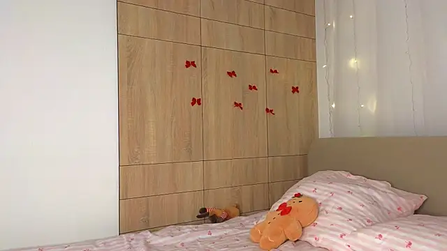 Snapshot of minigirl chatting on 02-26-26, 04:17 minigirl online show from 02-26-26, 04:17