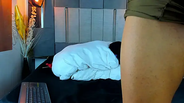 Snapshot of LilithAndKai chatting on 03-21-25, 07:11 LilithAndKai online show from 03-21-25, 07:11