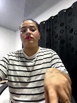 pareja curiosa19 online show from 11-30-25, 02:26