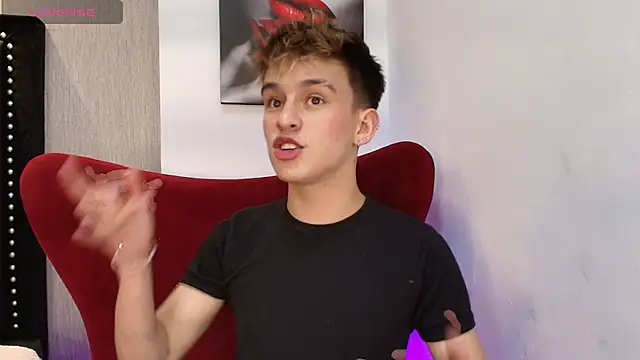 LiamWildx20 online show from 11-06-25, 04:35