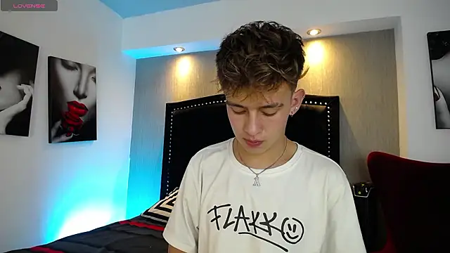 LiamWildx20 online show from 03-14-26, 06:08