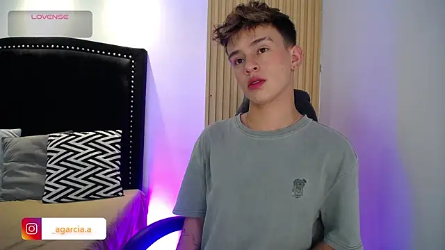 LiamWildx20 online show from 04-16-26, 04:35