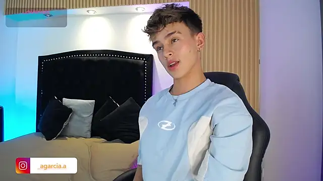 LiamWildx20 online show from 04-19-26, 09:39