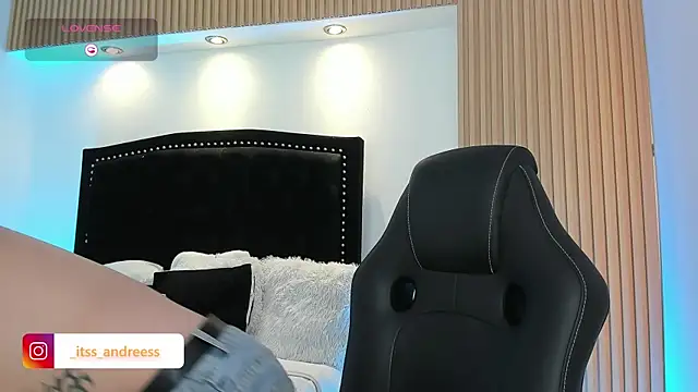 Snapshot of LiamWildx20 chatting on 07-19-26, 04:38 LiamWildx20 online show from 07-19-26, 04:38