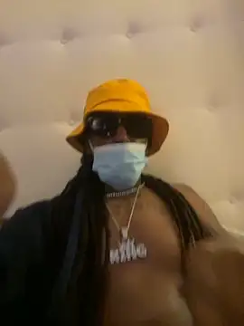 Snapshot of thegenie101 chatting on 10-17-25, 06:38 thegenie101 online show from 10-17-25, 06:38