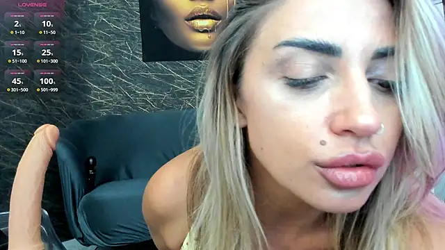 Snapshot of IzabelaTessa chatting on 10-01-25, 07:20 IzabelaTessa online show from 10-01-25, 07:20