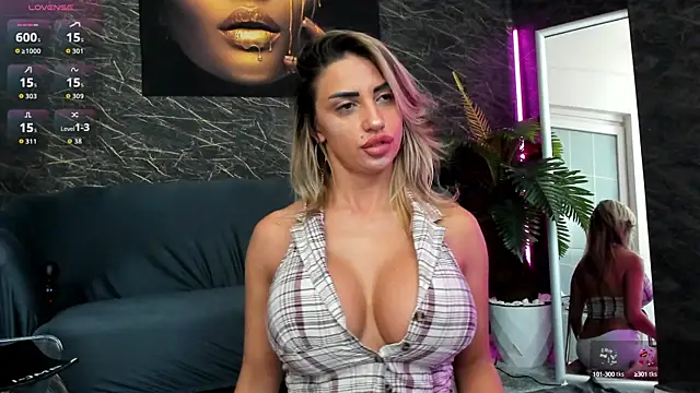Snapshot of IzabelaTessa chatting on 10-05-25, 07:23 IzabelaTessa online show from 10-05-25, 07:23