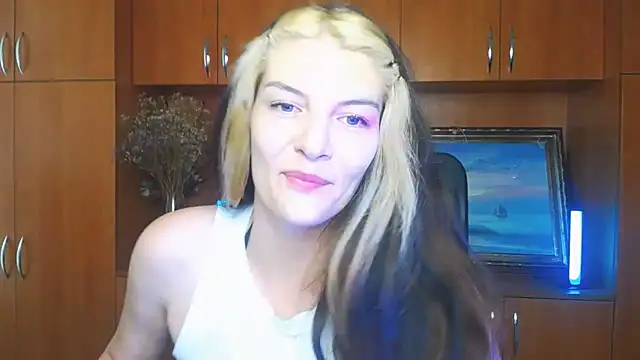 Snapshot of VanessaRey_ chatting on 06-14-26, 06:37 VanessaRey online show from 06-14-26, 06:37