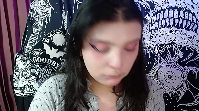 Snapshot of mikaskullcs chatting on 06-23-26, 05:27 mikaskullcs online show from 06-23-26, 05:27