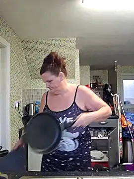 MissQueenBeex online show from 12-14-25, 12:32