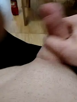 Snapshot of Tomassasdss chatting on 12-02-25, 06:41 Tomassasdss online show from 12-02-25, 06:41