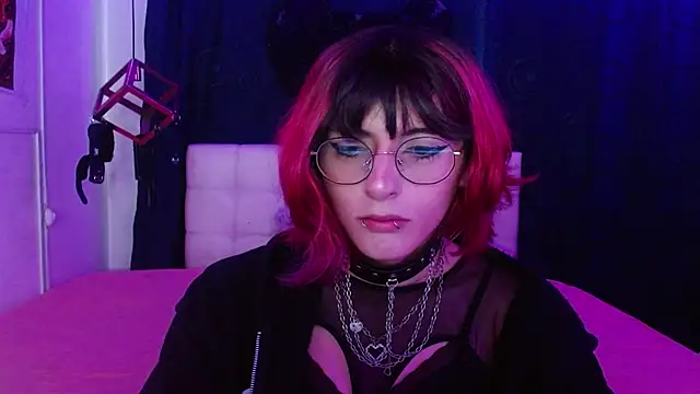 goth minerva online show from 10-22-25, 01:33