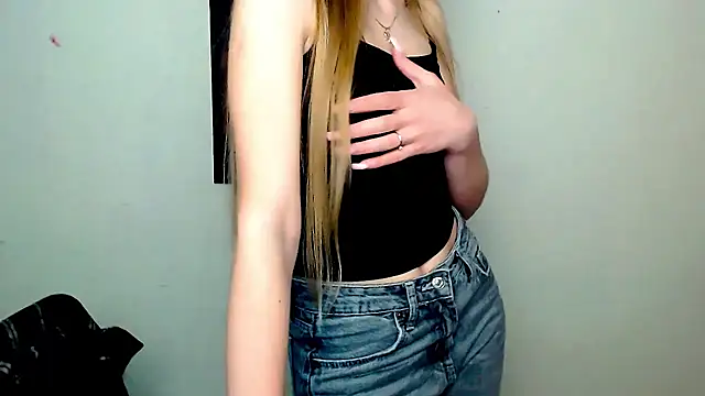 Doll Angelina online show from 05-20-26, 06:08