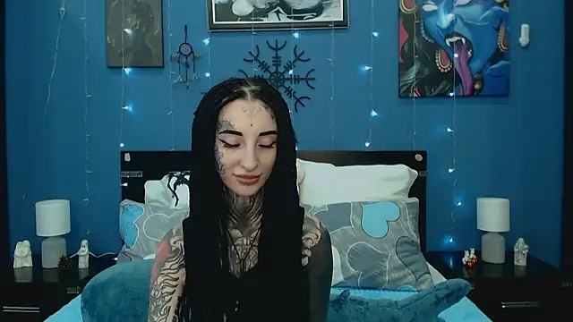 Snapshot of Velvetbat chatting on 06-15-26, 07:10 Velvetbat online show from 06-15-26, 07:10