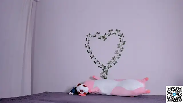 Snapshot of emmelieflorence chatting on 02-18-26, 07:21 emmelieflorence online show from 02-18-26, 07:21