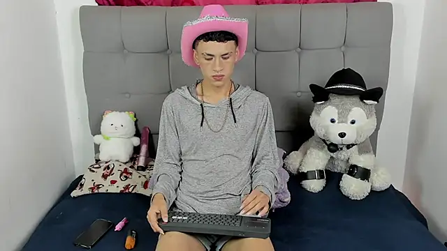 jeims hotboy online show from 07-04-26, 12:33
