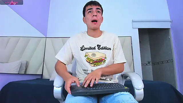 Hotboy21  online show from 01-14-26, 03:34