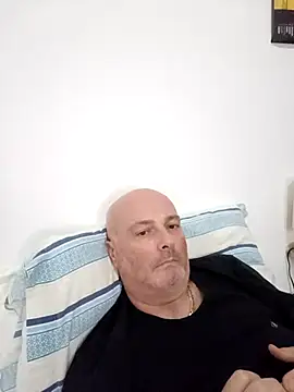 Alexis Bull online show from 10-02-25, 01:40