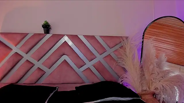 Snapshot of viol_collins__ chatting on 09-16-25, 07:59 viol collins online show from 09-16-25, 07:59