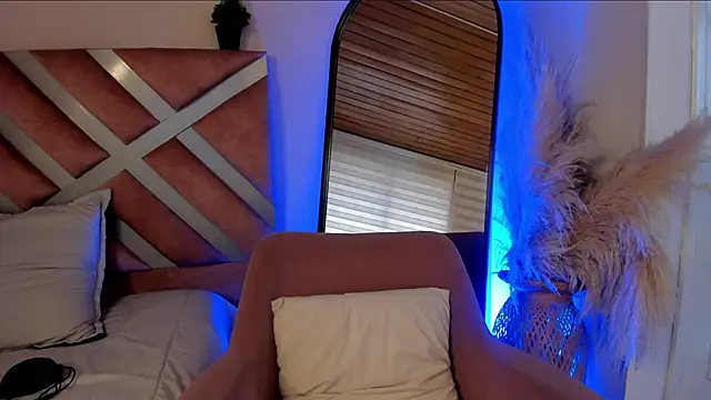 Snapshot of viol_collins__ chatting on 11-01-25, 08:00 viol collins online show from 11-01-25, 08:00