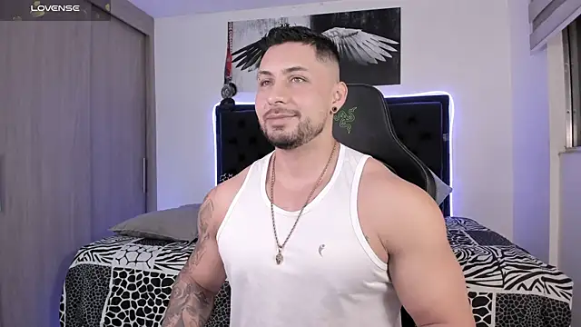 Snapshot of santi_aesthetic chatting on 05-21-26, 01:01 santi aesthetic online show from 05-21-26, 01:01