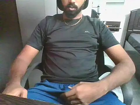 lovelyakash69 online show from 12-18-25, 07:47