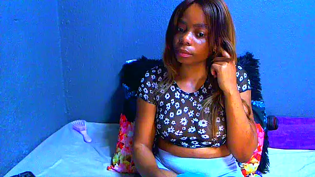 Snapshot of SMALLBOOBSXX chatting on 06-12-26, 05:39 SMALLBOOBSXX online show from 06-12-26, 05:39