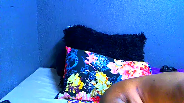 Snapshot of SMALLBOOBSXX chatting on 06-19-26, 05:12 SMALLBOOBSXX online show from 06-19-26, 05:12