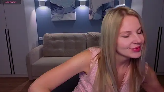 Snapshot of MelanieBennett chatting on 05-03-26, 06:08 MelanieBennett online show from 05-03-26, 06:08