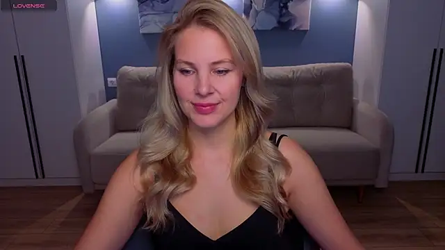 Snapshot of MelanieBennett chatting on 05-14-26, 06:20 MelanieBennett online show from 05-14-26, 06:20