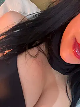 QueenLujaine online show from 04-12-26, 06:51