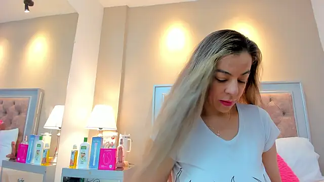 Snapshot of AlexaStorrm chatting on 11-18-25, 04:28 AlexaStorrm online show from 11-18-25, 04:28