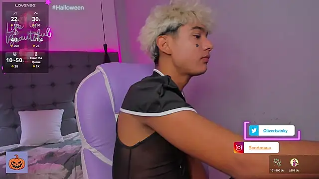 OliverTwinky online show from 10-31-25, 01:45