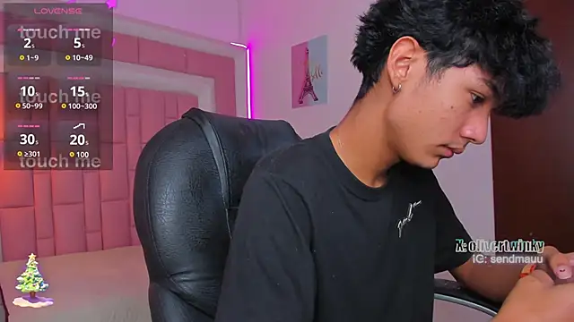 OliverTwinky online show from 11-26-25, 01:45