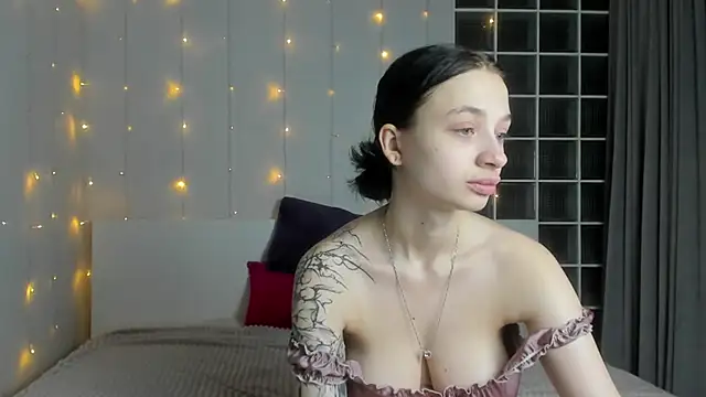 Snapshot of Chatty_Alice chatting on 09-22-25, 12:34 Chatty Alice online show from 09-22-25, 12:34