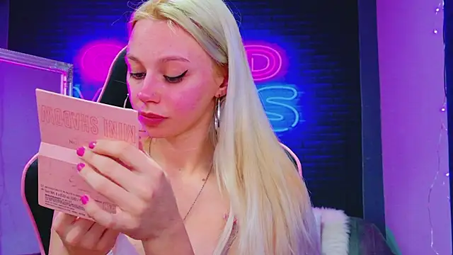 AlessiaCroft online show from 02-17-26, 05:04