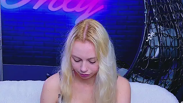 Snapshot of AlessiaCroft chatting on 04-23-26, 04:03 AlessiaCroft online show from 04-23-26, 04:03
