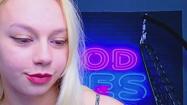 Snapshot of AlessiaCroft chatting on 04-27-26, 04:10 AlessiaCroft online show from 04-27-26, 04:10