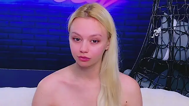 Snapshot of AlessiaCroft chatting on 05-15-26, 03:57 AlessiaCroft online show from 05-15-26, 03:57