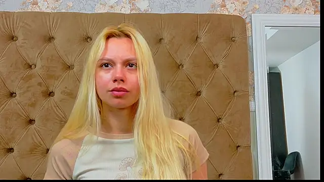 Snapshot of AlessiaCroft chatting on 05-17-26, 04:10 AlessiaCroft online show from 05-17-26, 04:10