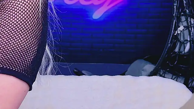 Snapshot of AlessiaCroft chatting on 05-21-26, 03:57 AlessiaCroft online show from 05-21-26, 03:57