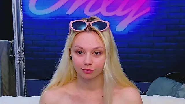 Snapshot of AlessiaCroft chatting on 06-06-26, 04:06 AlessiaCroft online show from 06-06-26, 04:06