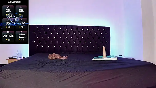 Snapshot of TSLeaMarie chatting on 11-22-25, 05:23 TSLeaMarie online show from 11-22-25, 05:23